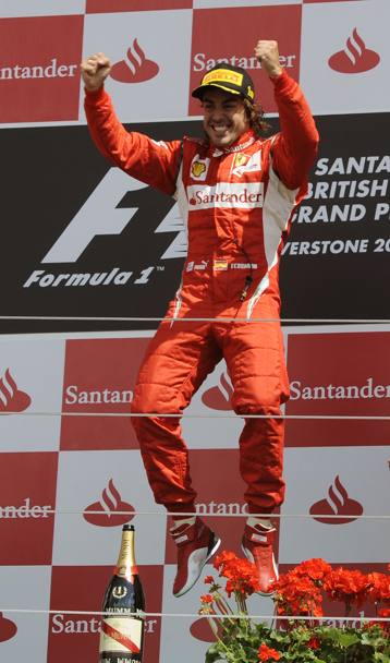 Silverstone 2011: grazie a delle innovazioni sulla sua Ferrari, Alonso trionfa in Inghilterra: resterà l&#39;unico successo di un anno dominato dalla Red Bull. Reuters